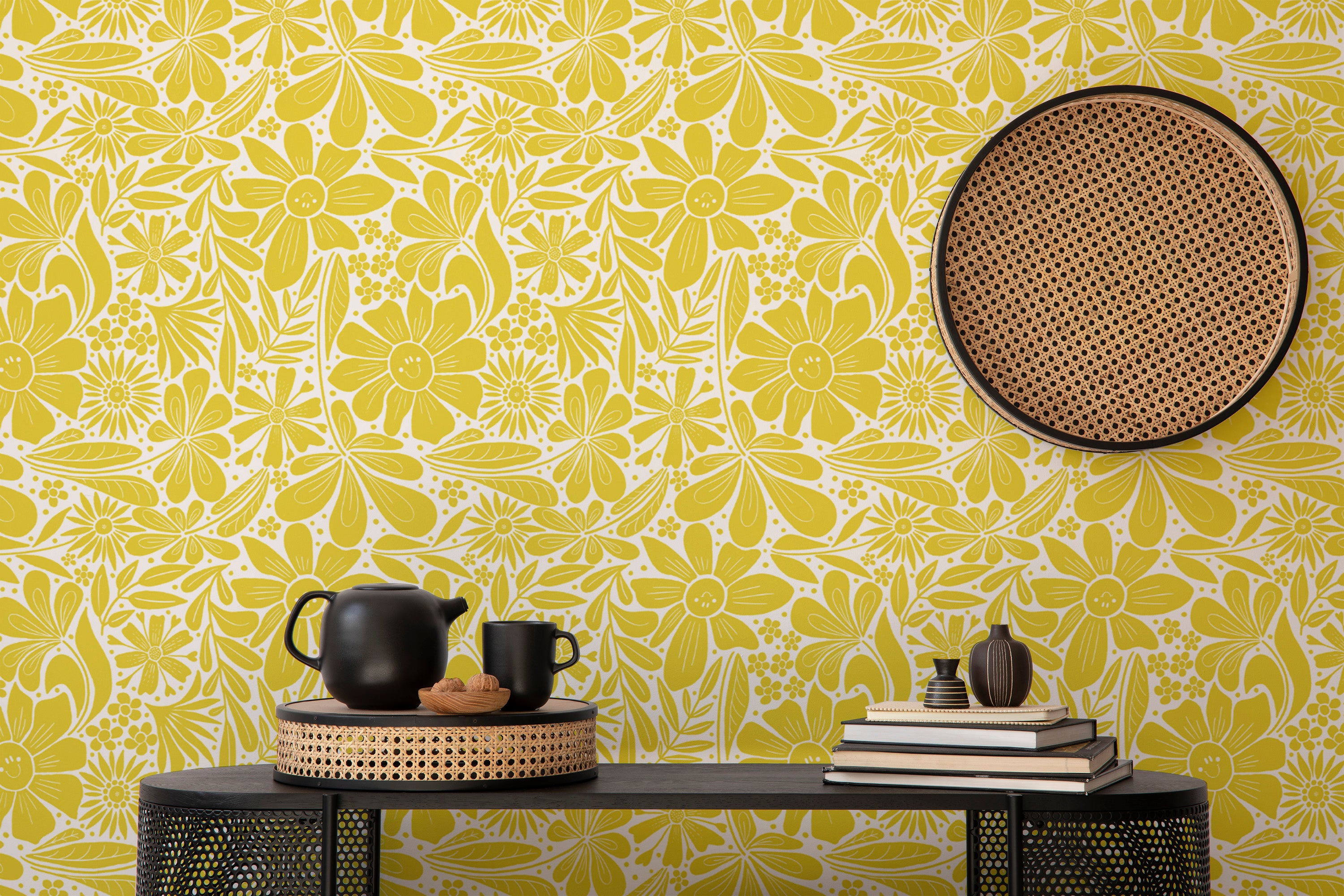 Whimsical yellow wallpaper with playful happy bloom motifs.
