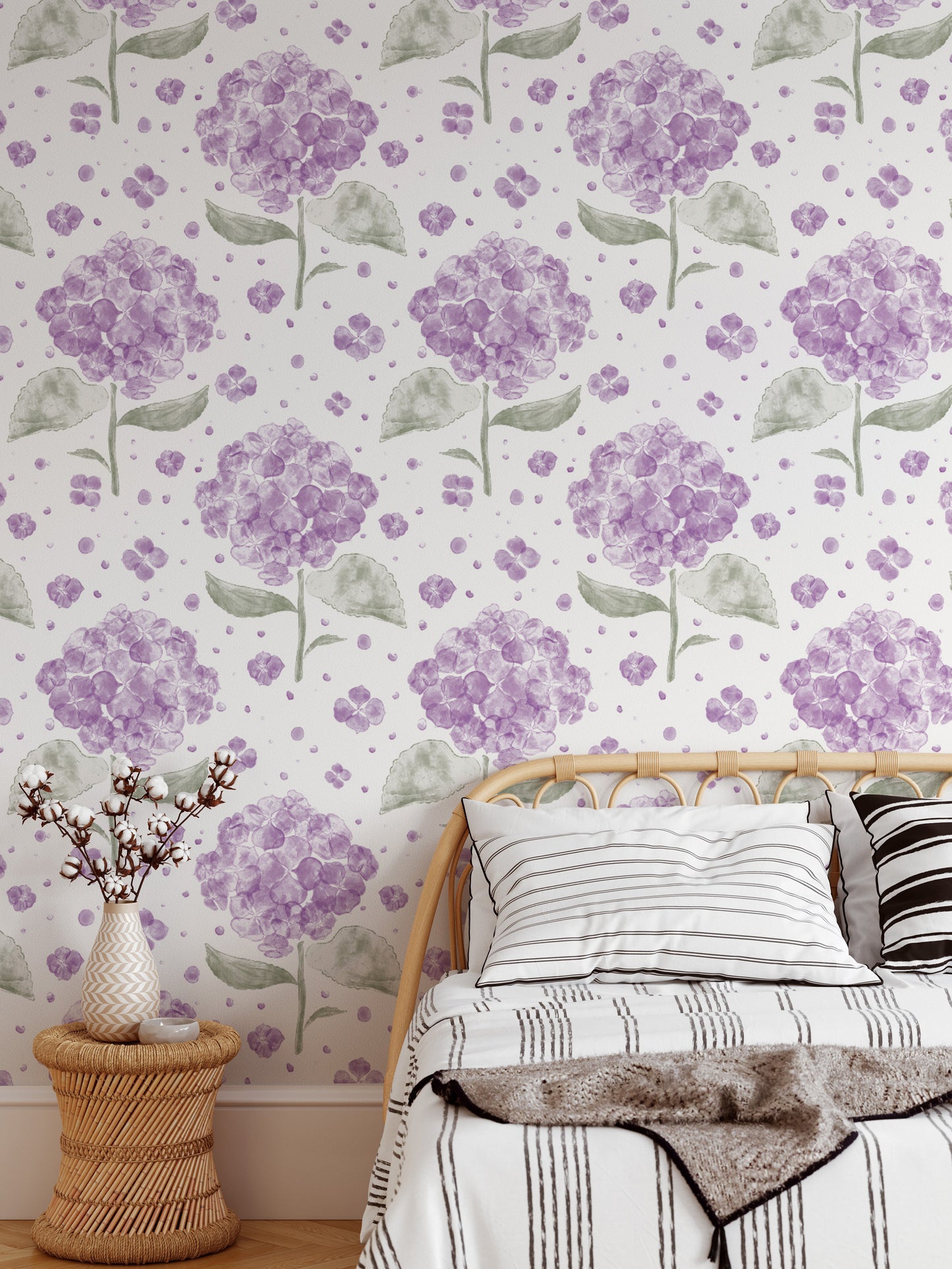 Delicate purple hydrangea mural for a soft and tranquil ambiance.