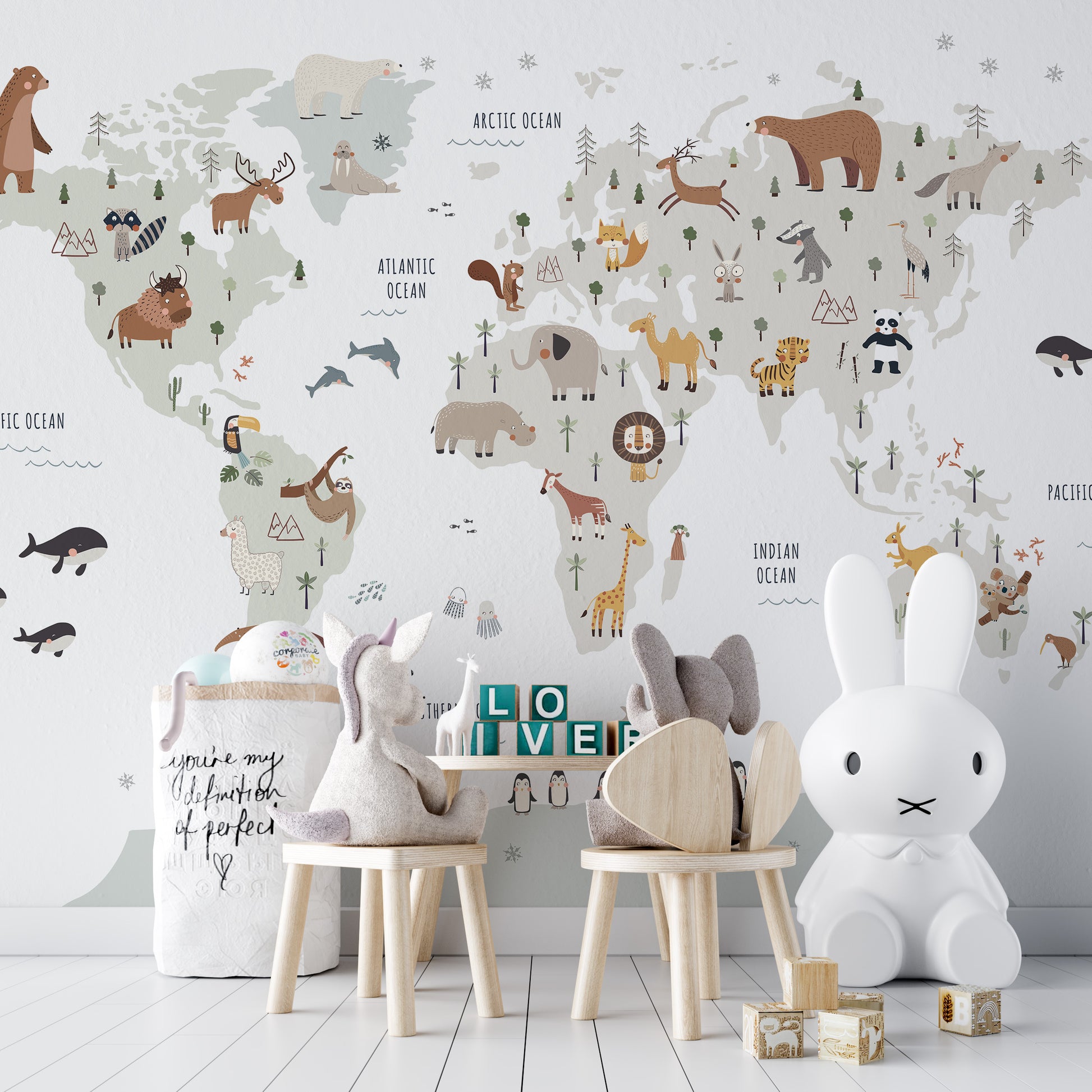 Kids' wallpaper featuring animals around the world
