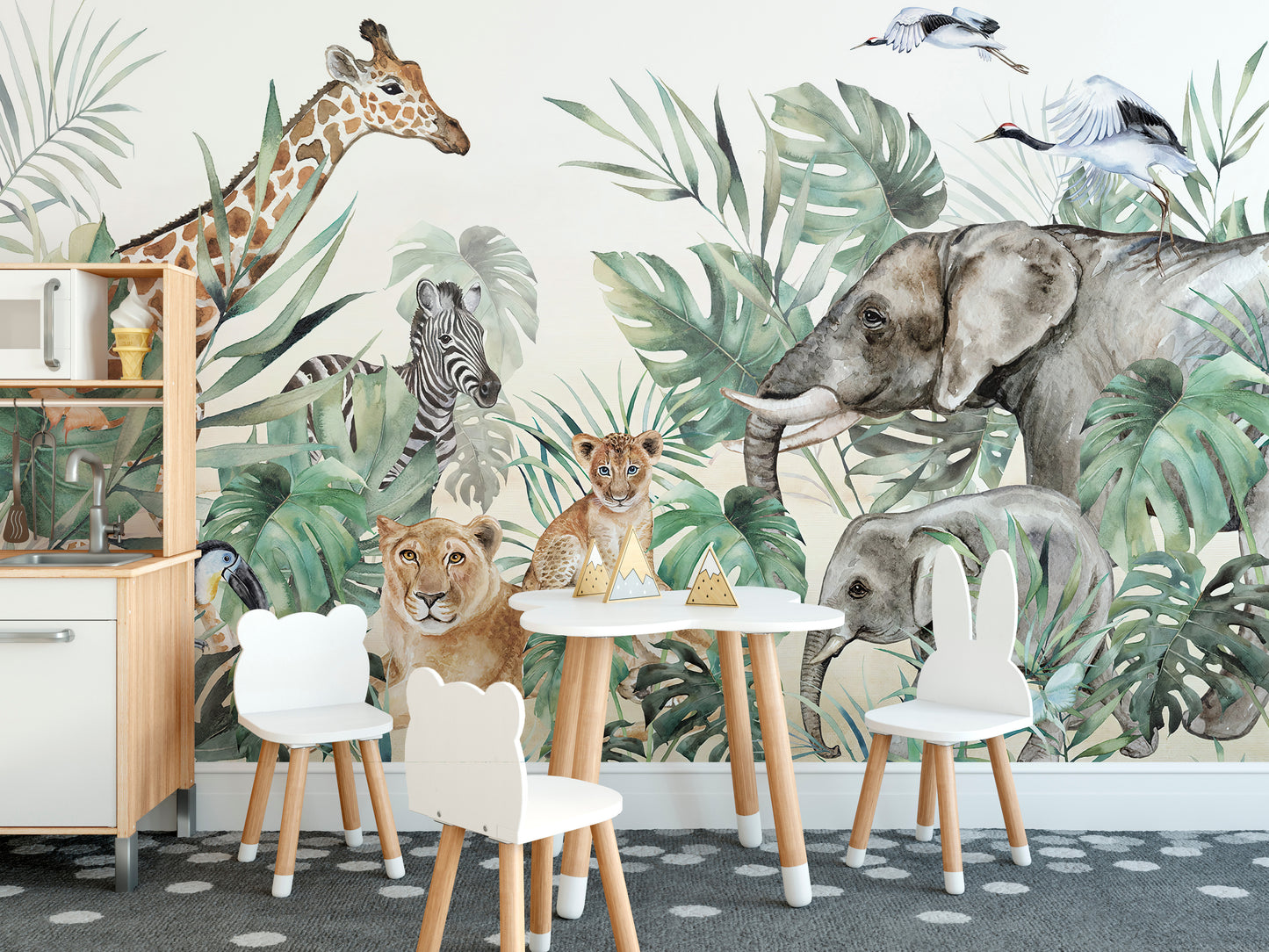 Cheerful kids’ wallpaper mural with royal animals
